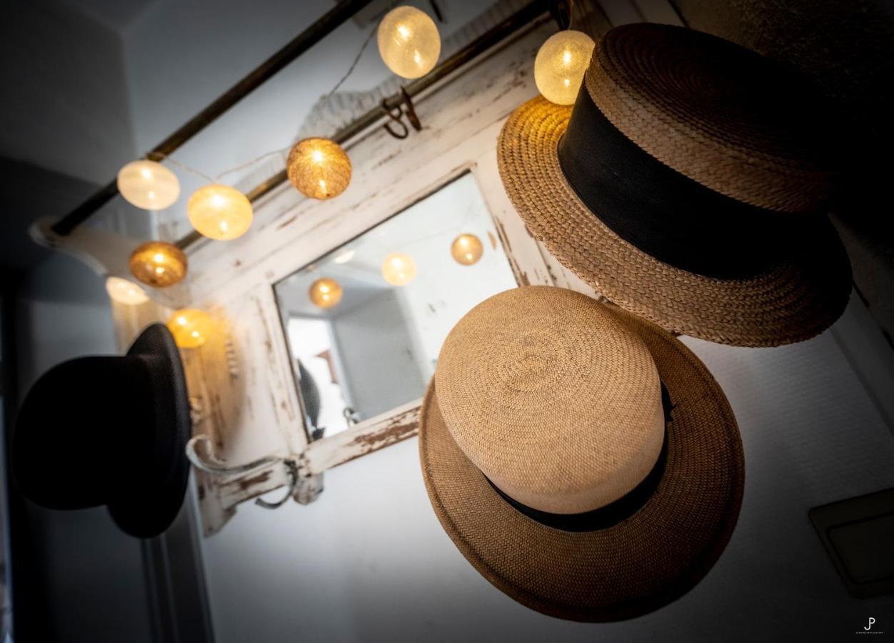 Les 3 Chapeaux Dinant 6P Les Canotiers 4P Avec Terrasse Le Melon 2P Sans Terrasse Kültér fotó